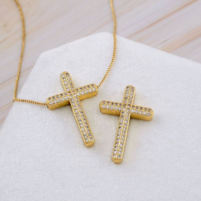 Dije de cruz en micropave y baño 18k