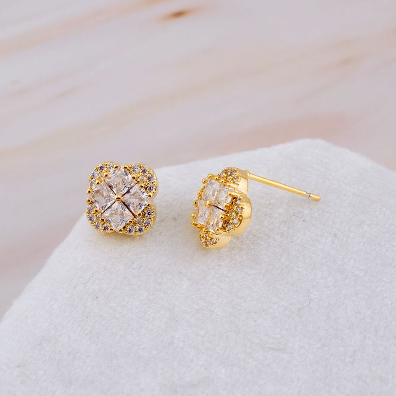 Aretes stud con zirconias baño 18k