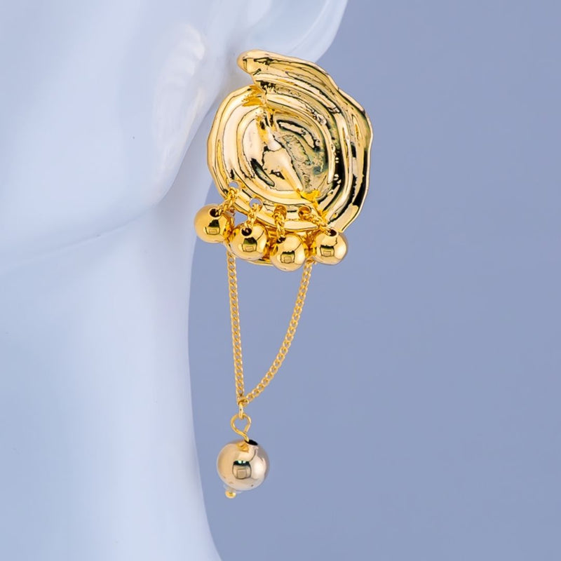 Aretes chunky caracol con de bolitas colgantes baño 18K