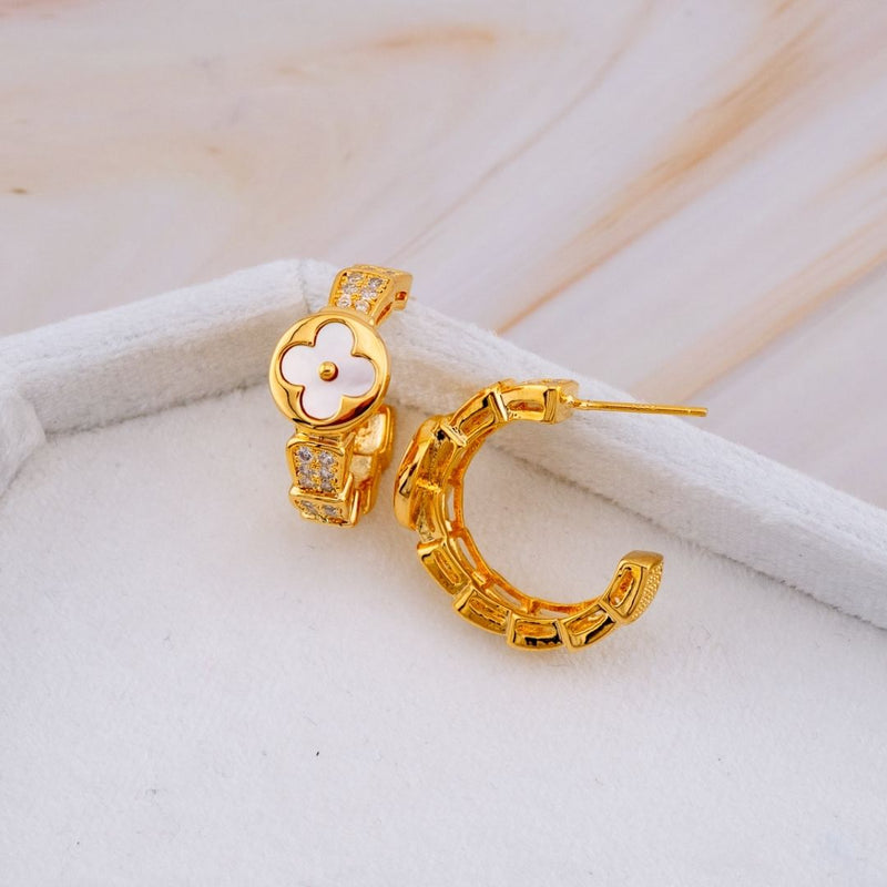 Aretes hoop flor de trebol madre perla con Zirconias baño 18k