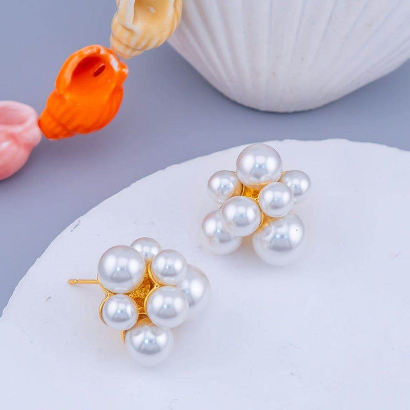 Aretes stud con perlas y baño 18k