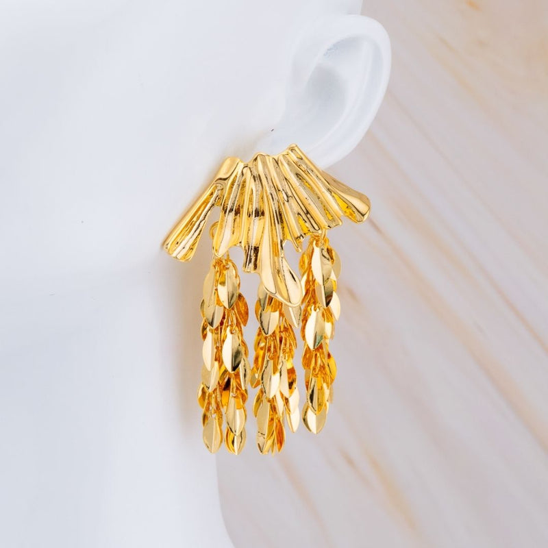 Arete tassel de hojas en baño 18k