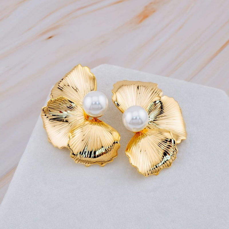 Aretes stud flor vintage con perlas pin de plata baño 18k