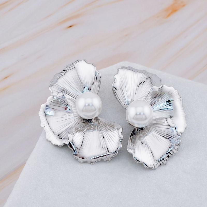 Aretes stud flor vintage con perlas pin de plata baño 18k