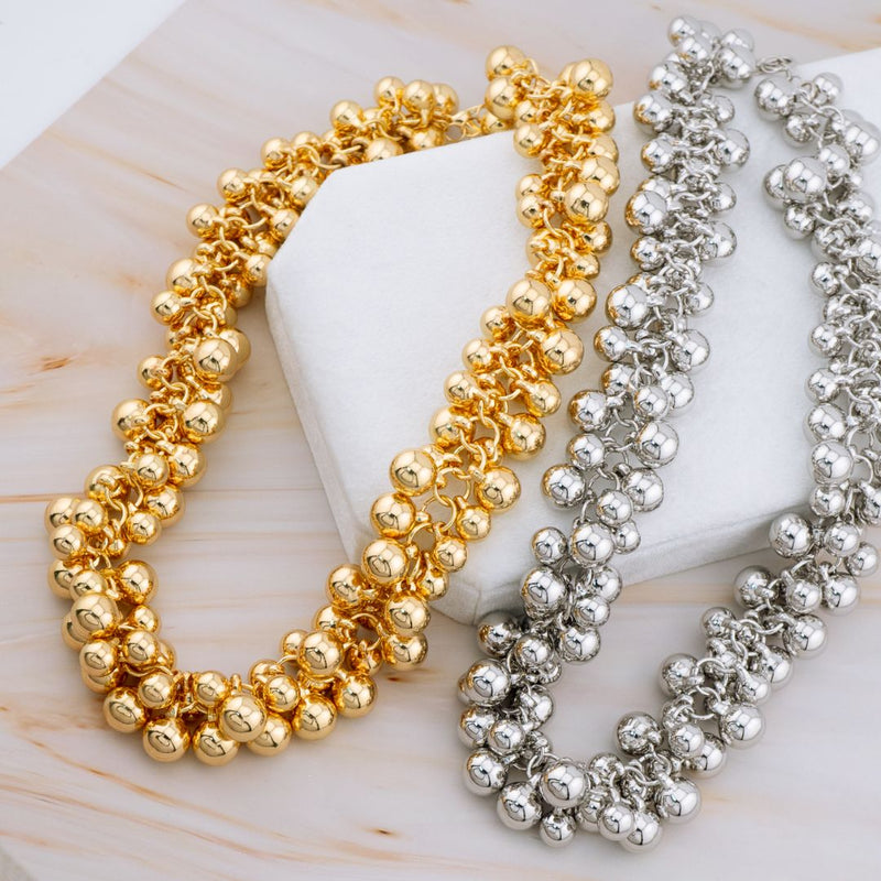 Collar estilo punk con bolitas en baño de 18k