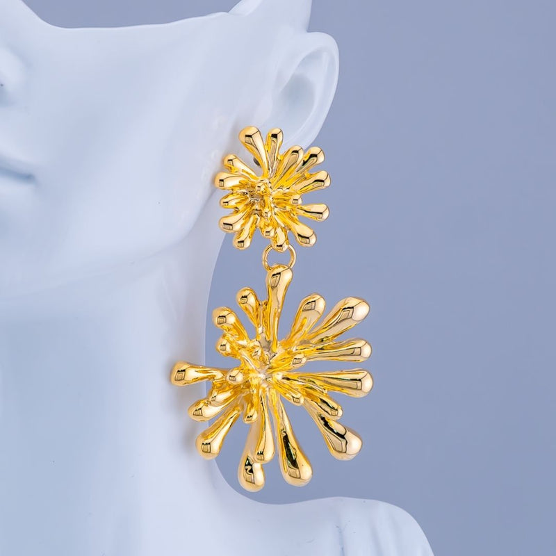 Aretes chunky flores colgantes baño 18k