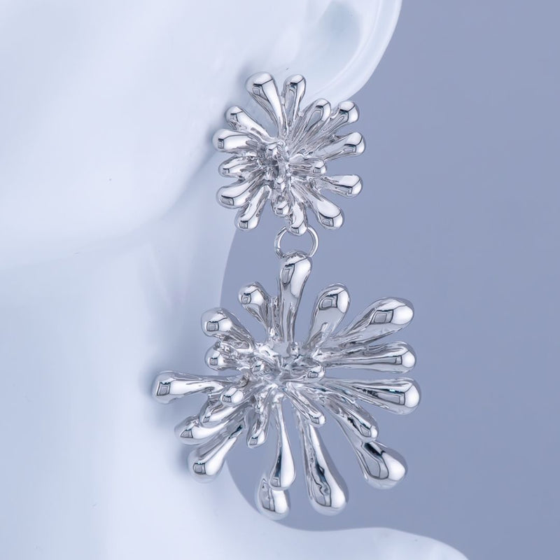 Aretes chunky flores colgantes baño 18k