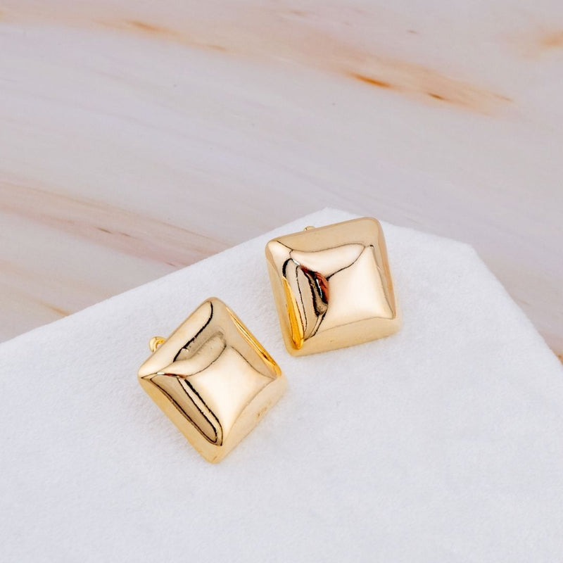 Aretes stud cuadrados baño 18k
