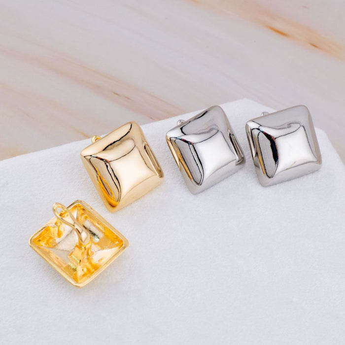 Aretes stud cuadrados baño 18k
