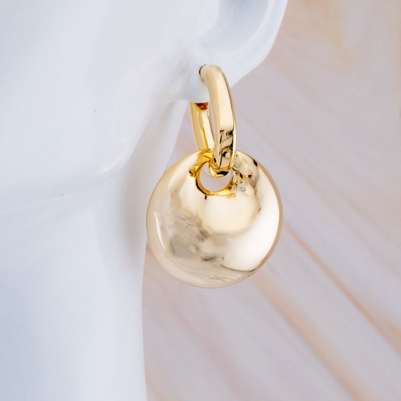 Arete elegante con colgante baño 18k