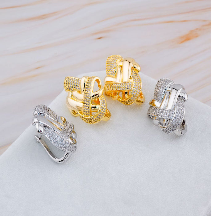 Aretes stud en tendencia con zirconias baño 18k