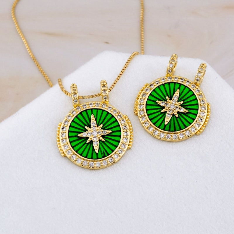 Dije bohemio esmaltado micropave con baño 18k