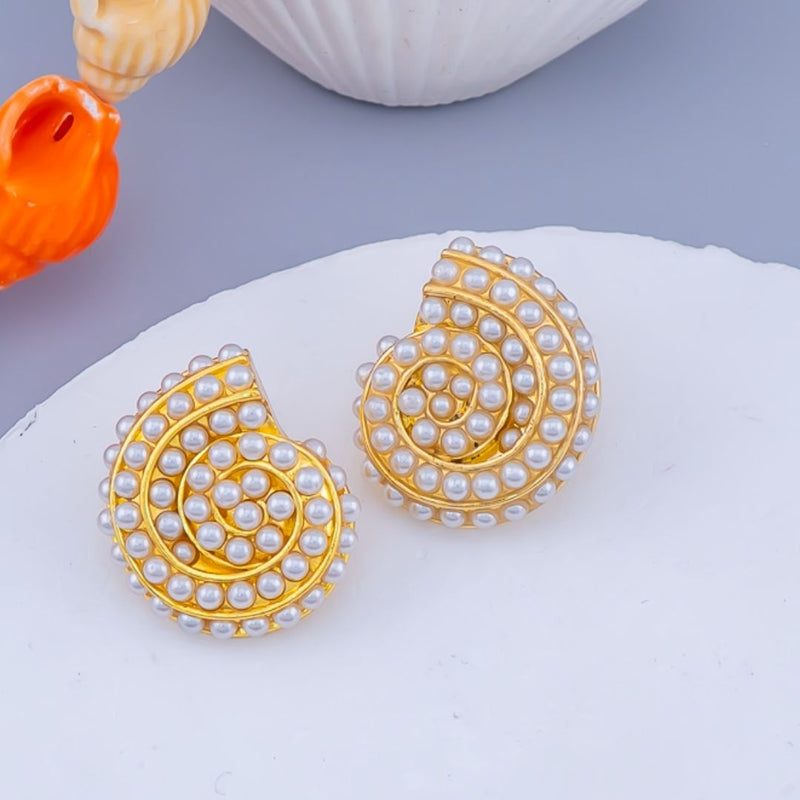 Aretes en forma de caracol con perlas y baño 18k