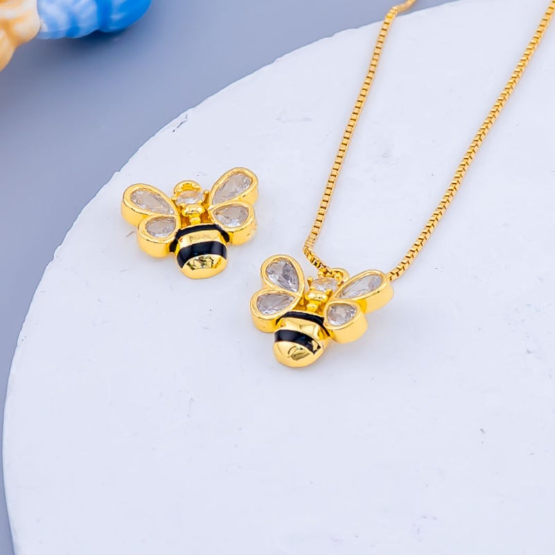 Dije micropave en forma luciernaga baño 18k