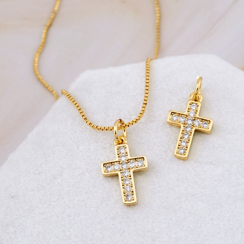 Dije cruz micropave y baño 18k