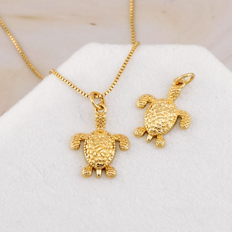 Dije en forma de tortuga baño 18k