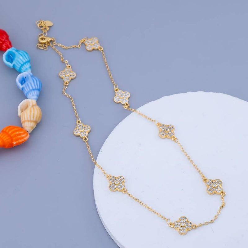 Collar con eslabones de trebol con zirconia baño 18k