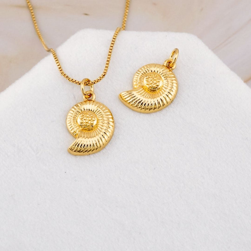 Dije caracol baño 18k