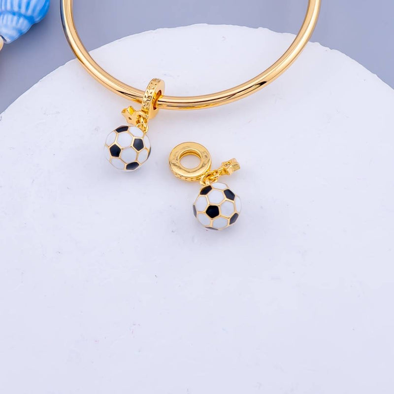 Charm con micropave estilobalon de futbol baño 18k