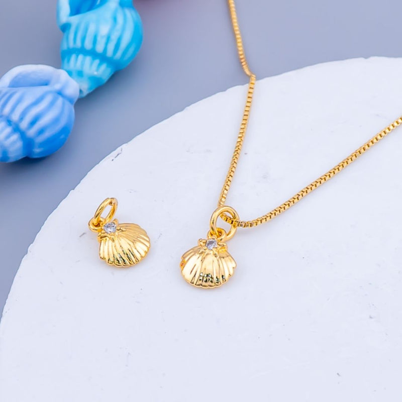 Dije micropave en forma de concha de mar baño 18k