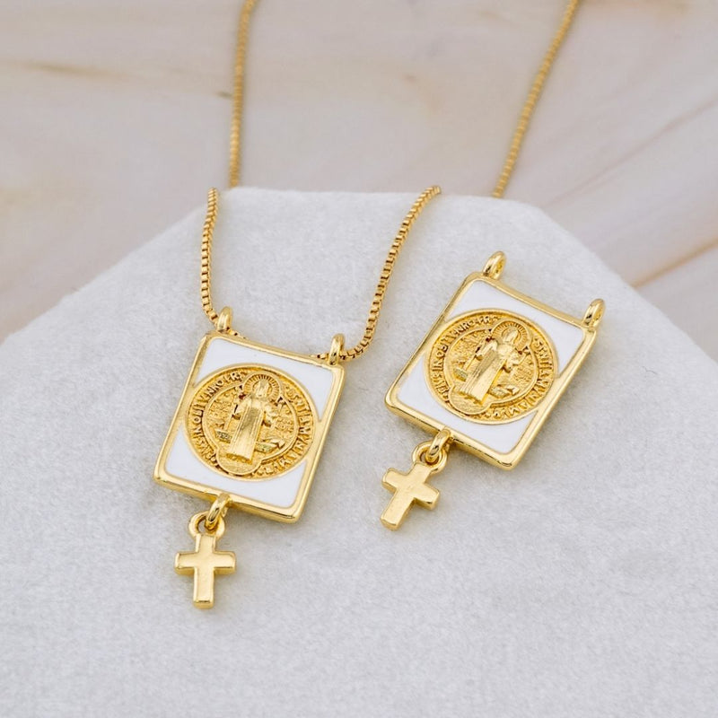 Dije escapulario de San Benito baño 18k esmaltado