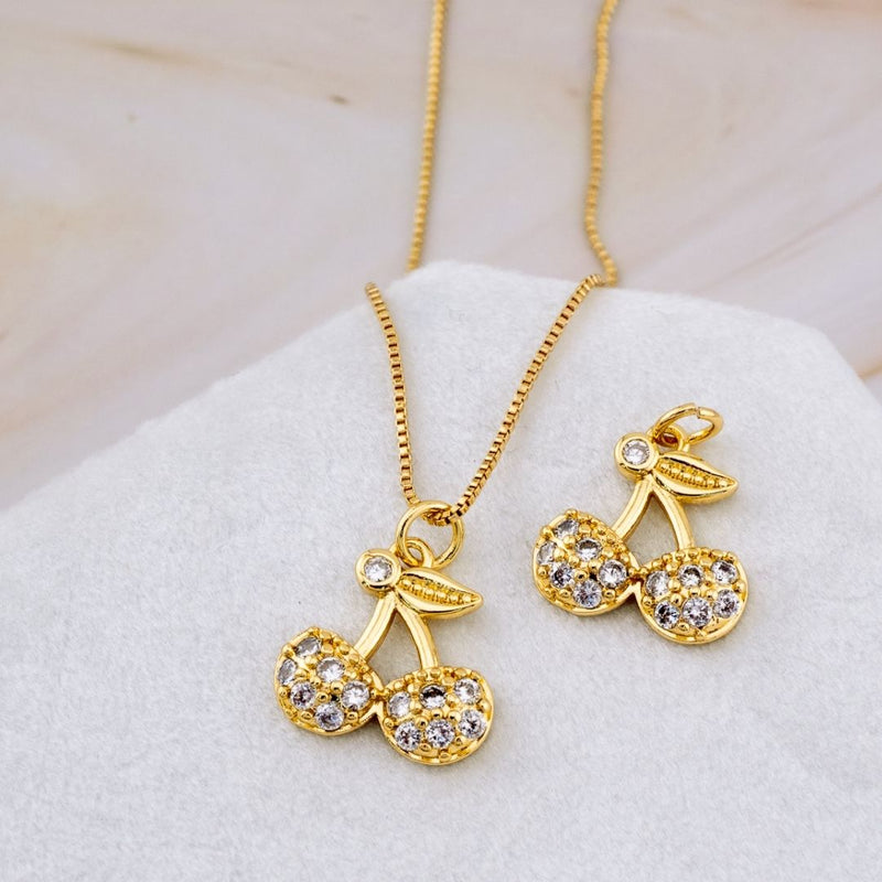 Dije de cereza en micropave y baño 18k