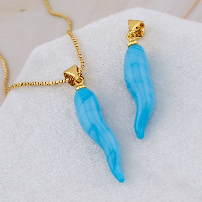 Dije en forma de chile esmaltado baño 18k