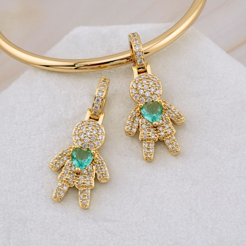 Charm en forma de niño con zirconia de corazon estilo pandora en micropave y baño 18k