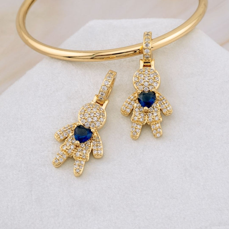 Charm en forma de niño con zirconia de corazon estilo pandora en micropave y baño 18k