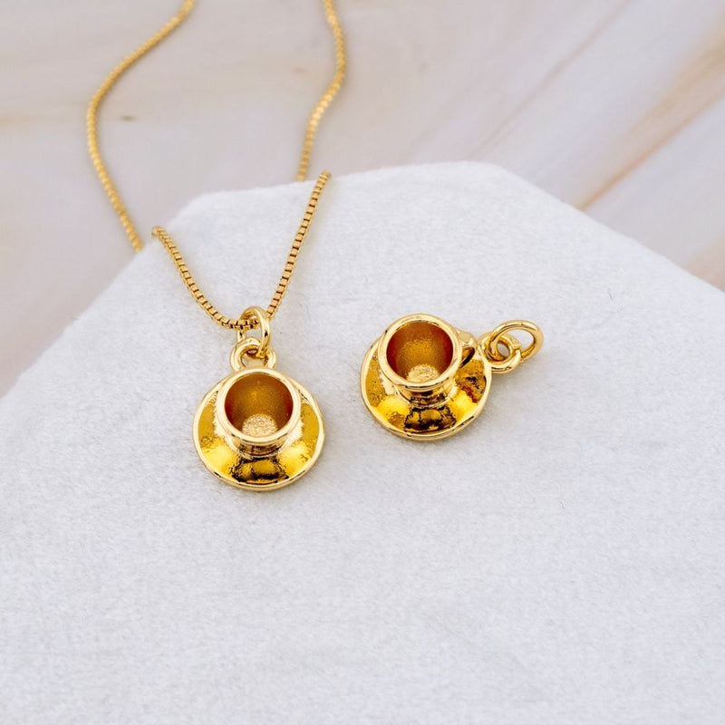 Dije en forma de taza baño 18k