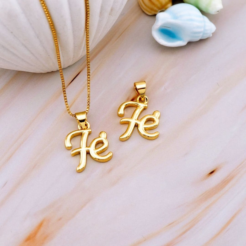 Dije fe en baño de 18k