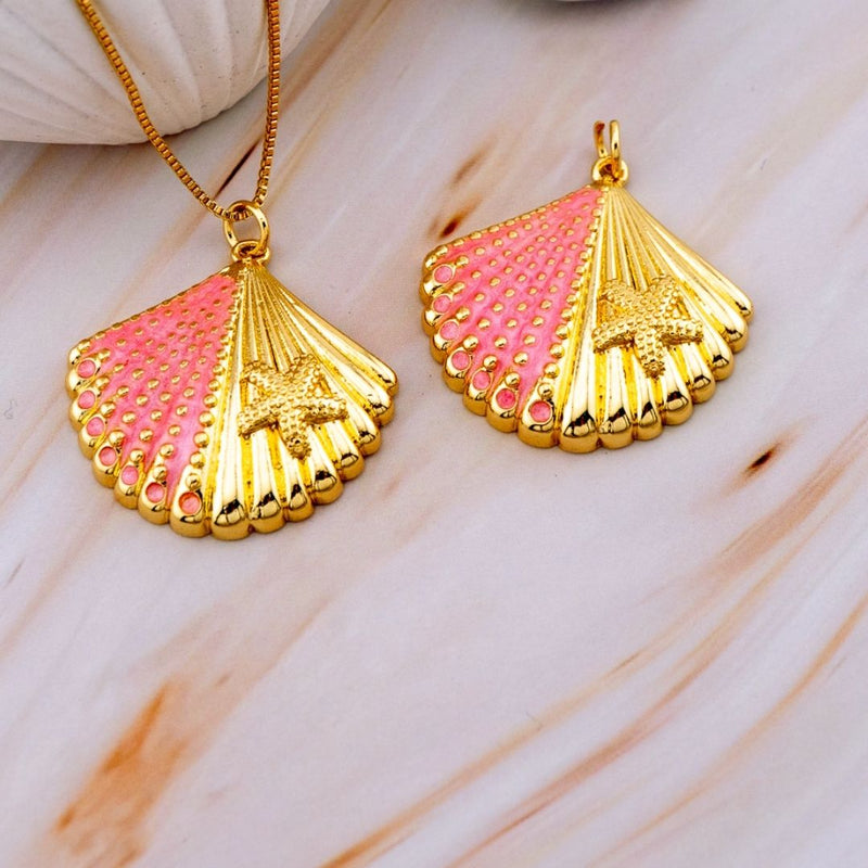 Dije esmaltado en forma de concha y estrella de mar baño 18k