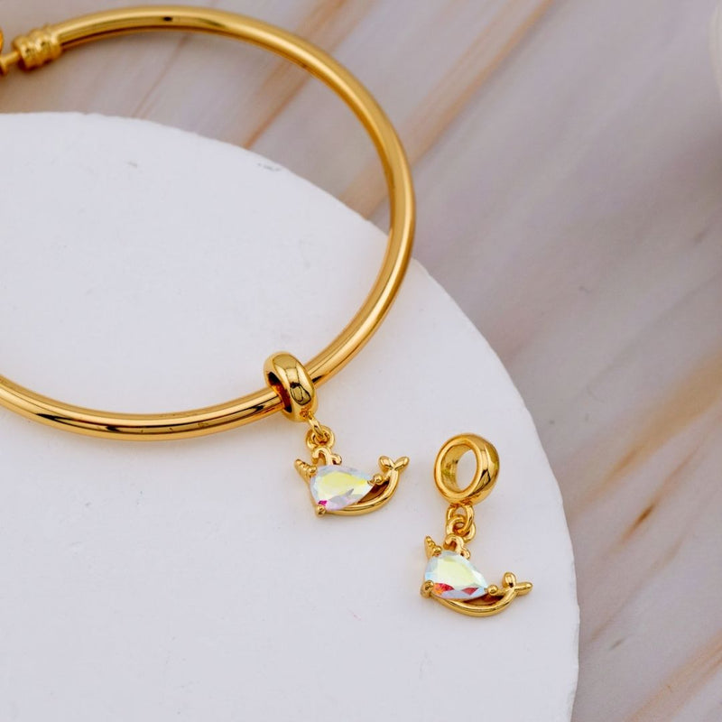 Charm con micropave estilo delfin baño 18k