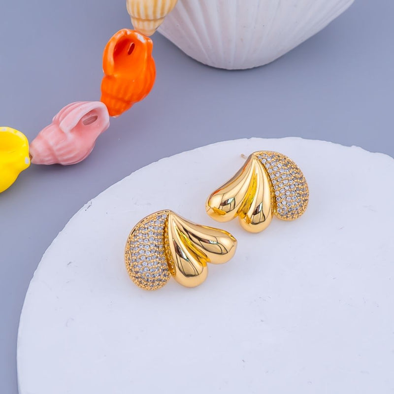 Aretes stus en forma de gota con zirconia y baño 18k