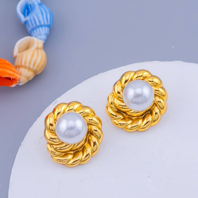 Aretes stud con perlas baño 18K