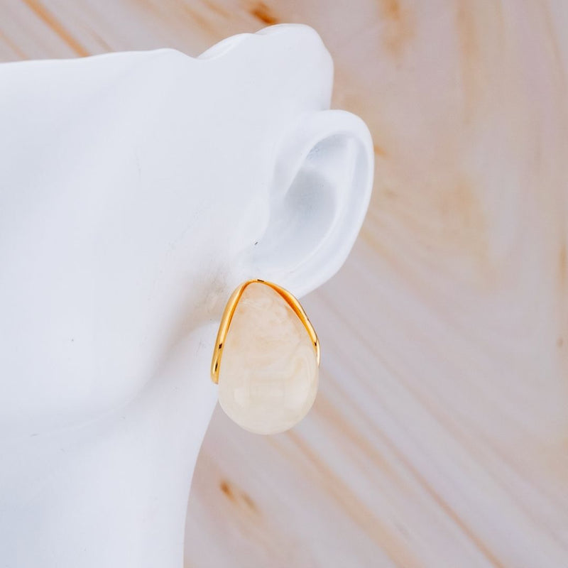 Aretes stud luna carey baño 18k