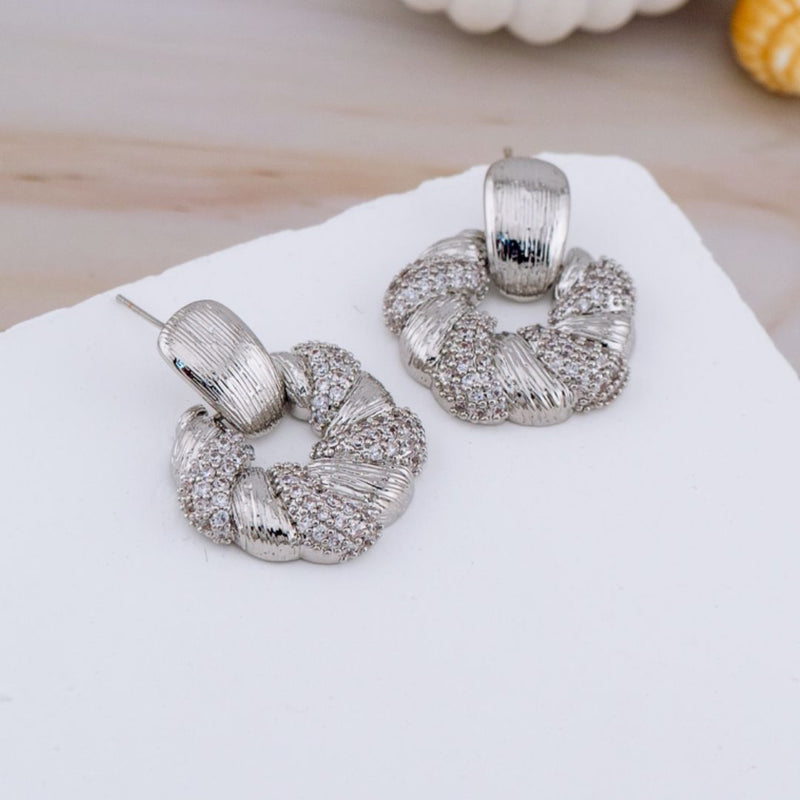 Aretes colgantes con zirconia baño 18k