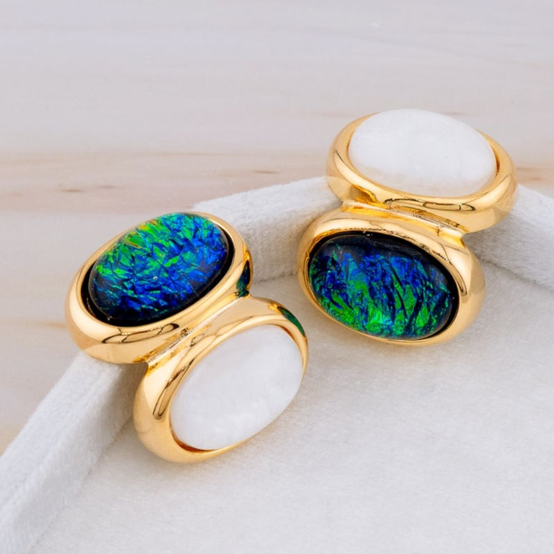 Aretes stud doble color con piedras semipreciosas baño 18k