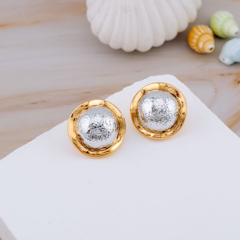 Aretes stud en tendencia baño 18k