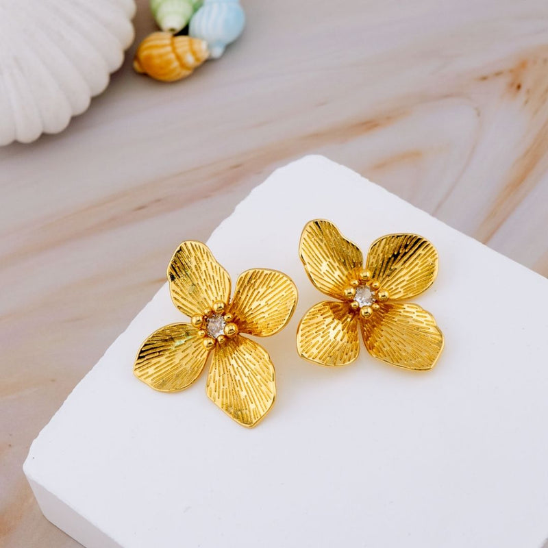 Aretes en tendencia en forma de flor baño 18k