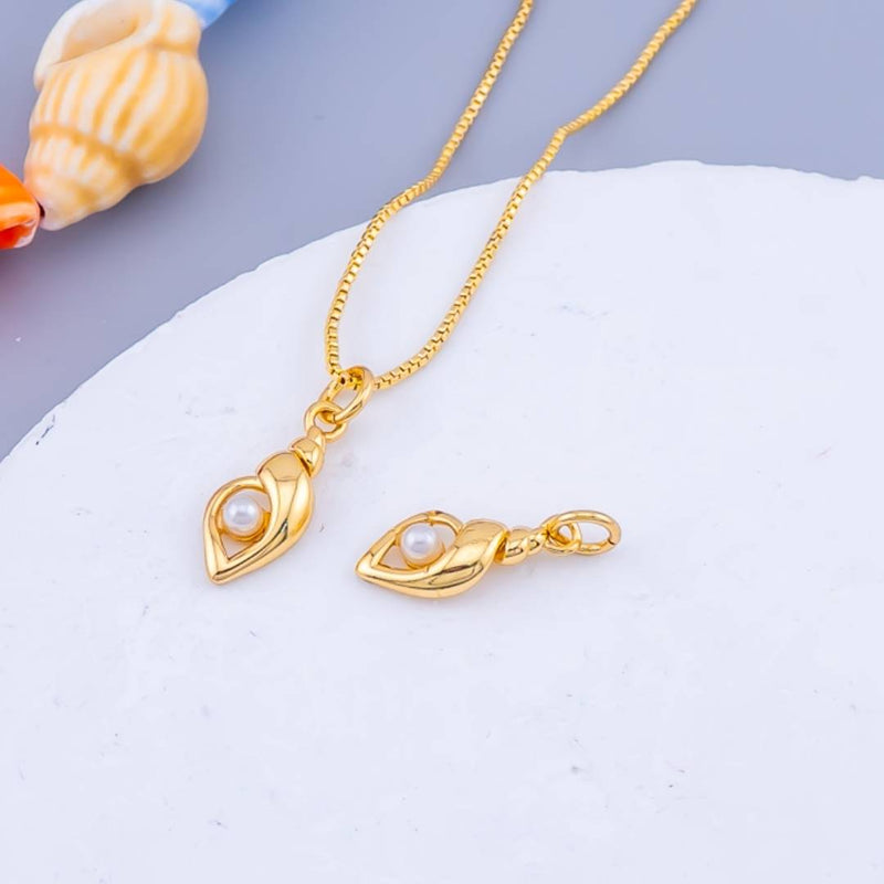 Dije caracol  con perla baño 18