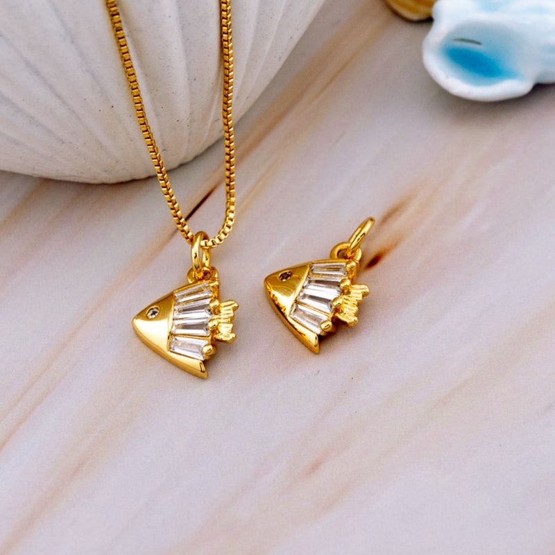 Dije pez con zirconia baño de 18k