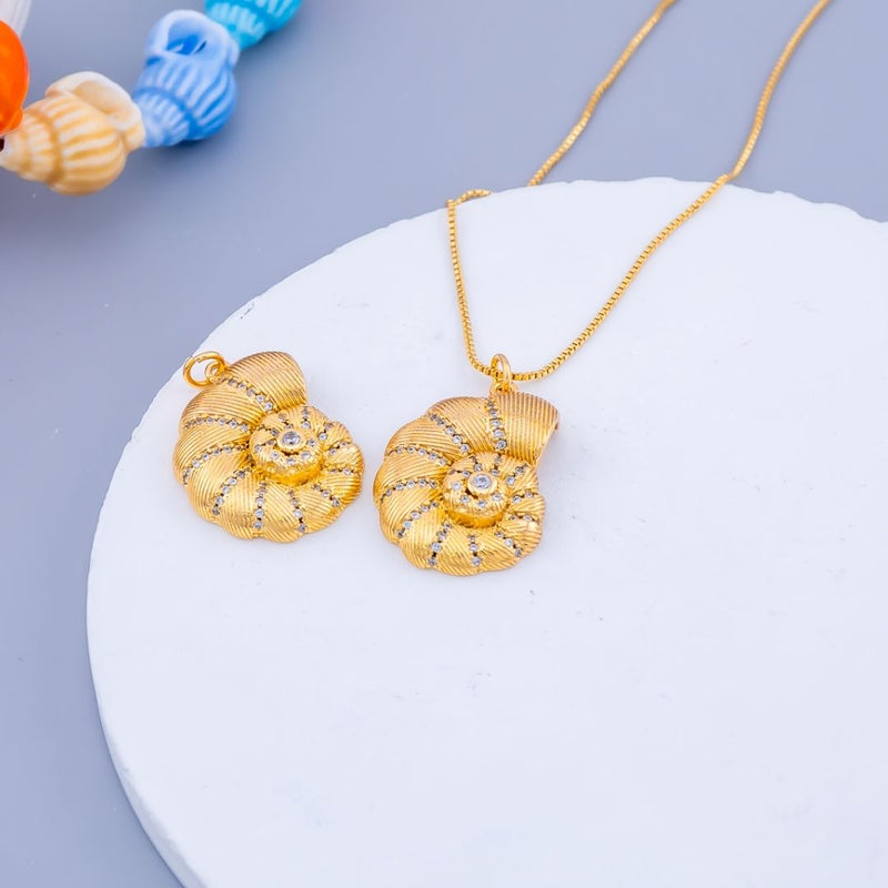 Dije micropave en forma de caracol de mar baño 18k