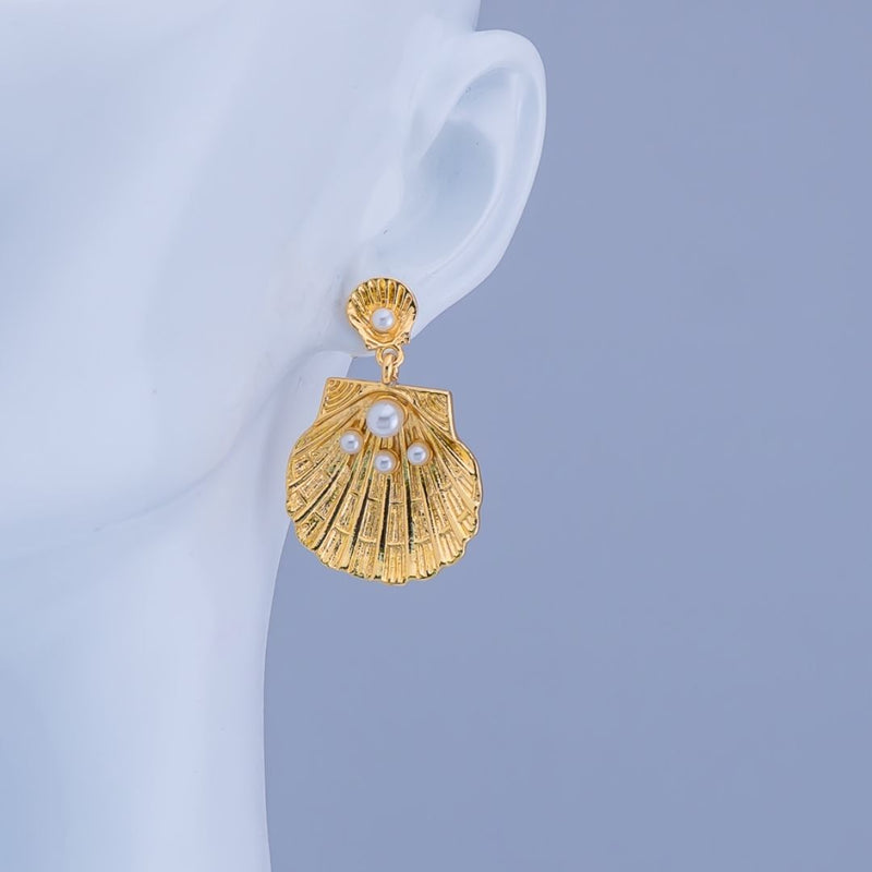 Aretes colgantes en forma de concha de mar  baño 18K con perlas
