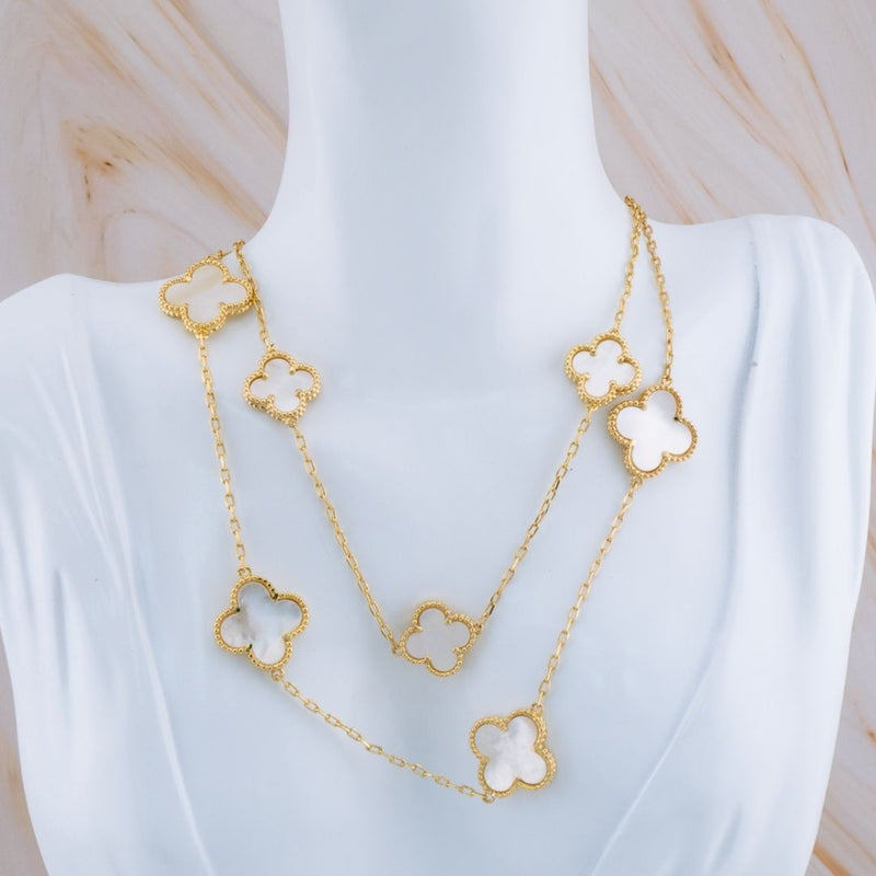 Collar layer con cadena baño 18k y enlaces de treblol en madre perla