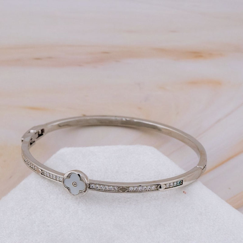 Brazalete trebol madre perla y zirconias baño 18k