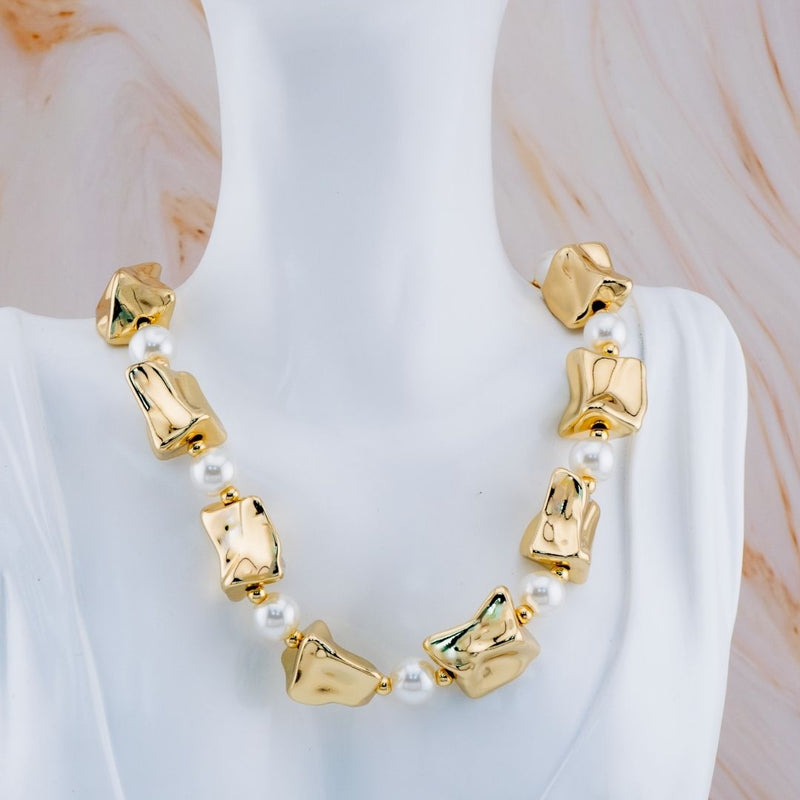 Colllar chunky con sepadores de baño 18k y perlas