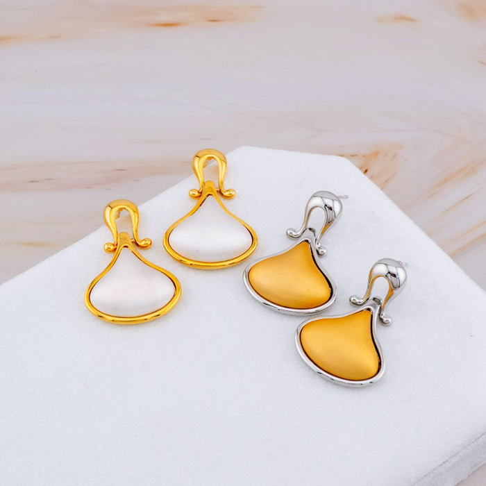 Arete colgante gota dos colores baño 18k