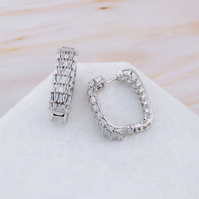 Aretes hoop cuadrados con Zirconias baño 18k