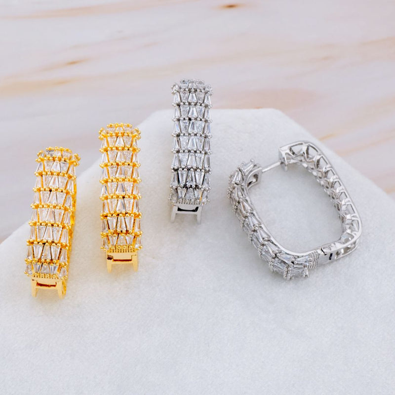 Aretes hoop cuadrados con Zirconias baño 18k